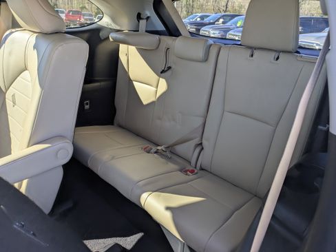 Used 2022 Toyota Highlander XLE FWD image 16