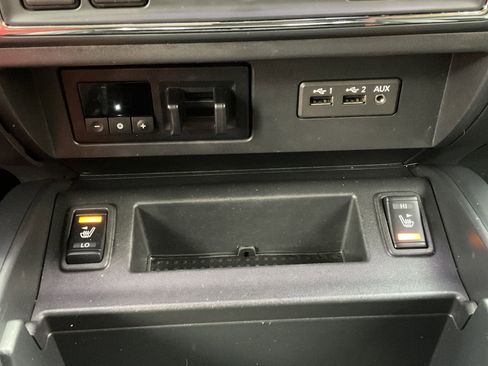 Used 2019 Nissan Titan SL w/ Midnight Edition image 20