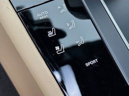 Used 2025 Porsche Macan image 23