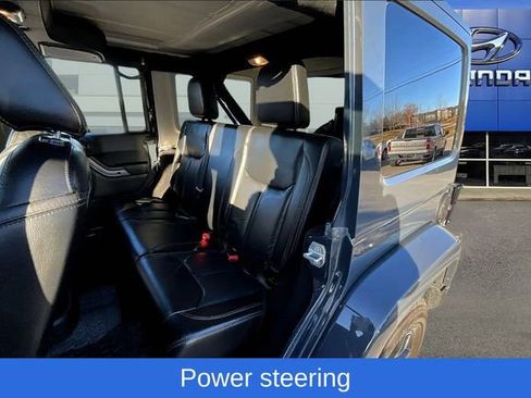 Used 2018 Jeep Wrangler Unlimited Sahara image 17
