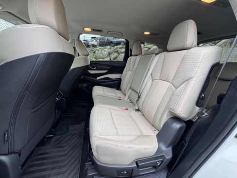 Used 2022 Subaru Ascent Premium w/ Convenience Package AWD/4WD image 19