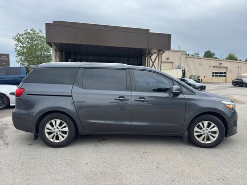 Used 2015 Kia Sedona LX w/ LX Convenience Package FWD image 4