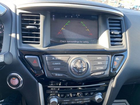 Used 2017 Nissan Pathfinder SV image 17