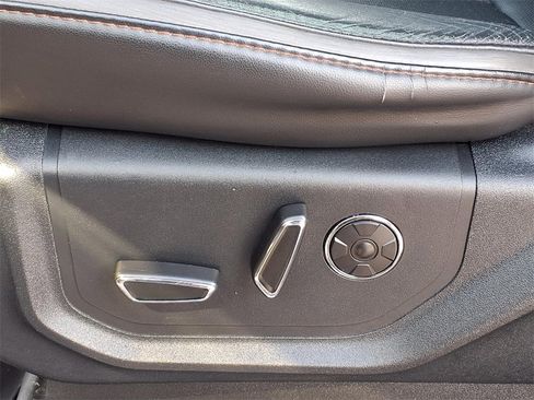 Used 2019 Ford F150 Platinum w/ Equipment Group 701A Luxury image 4