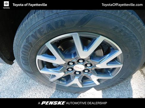Used 2023 GMC Acadia SLT w/ Preferred Package FWD image 8