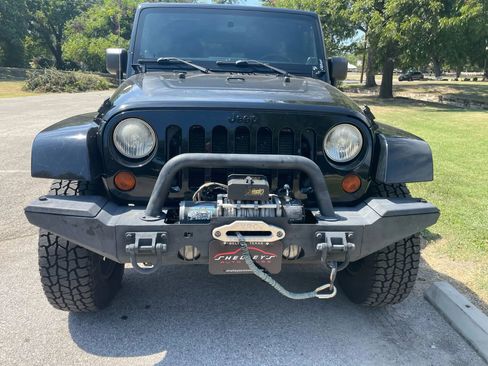 Used 2012 Jeep Wrangler Unlimited Sahara image 6