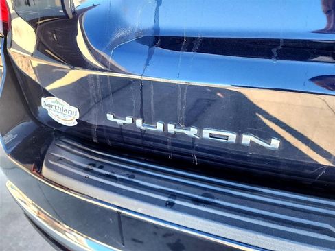 Used 2023 GMC Yukon XL SLT image 39