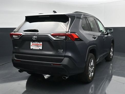 Used 2022 Toyota RAV4 XLE AWD/4WD image 6