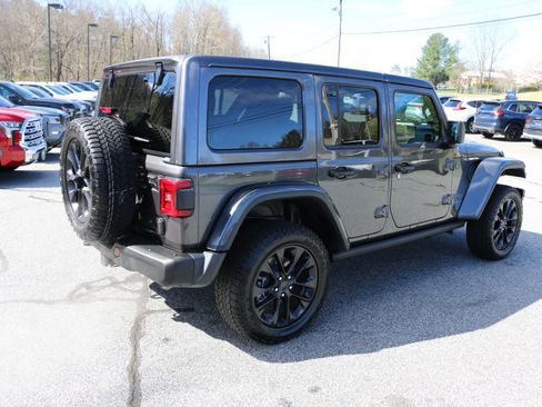 Used 2025 Jeep Wrangler Unlimited Sahara image 7