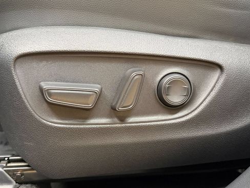 Used 2025 Toyota Highlander XSE AWD/4WD image 18