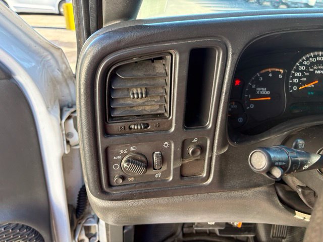 Used 2004 Chevrolet Silverado 3500 2WD Extended Cab w/ Heavy-Duty Power Package image 16