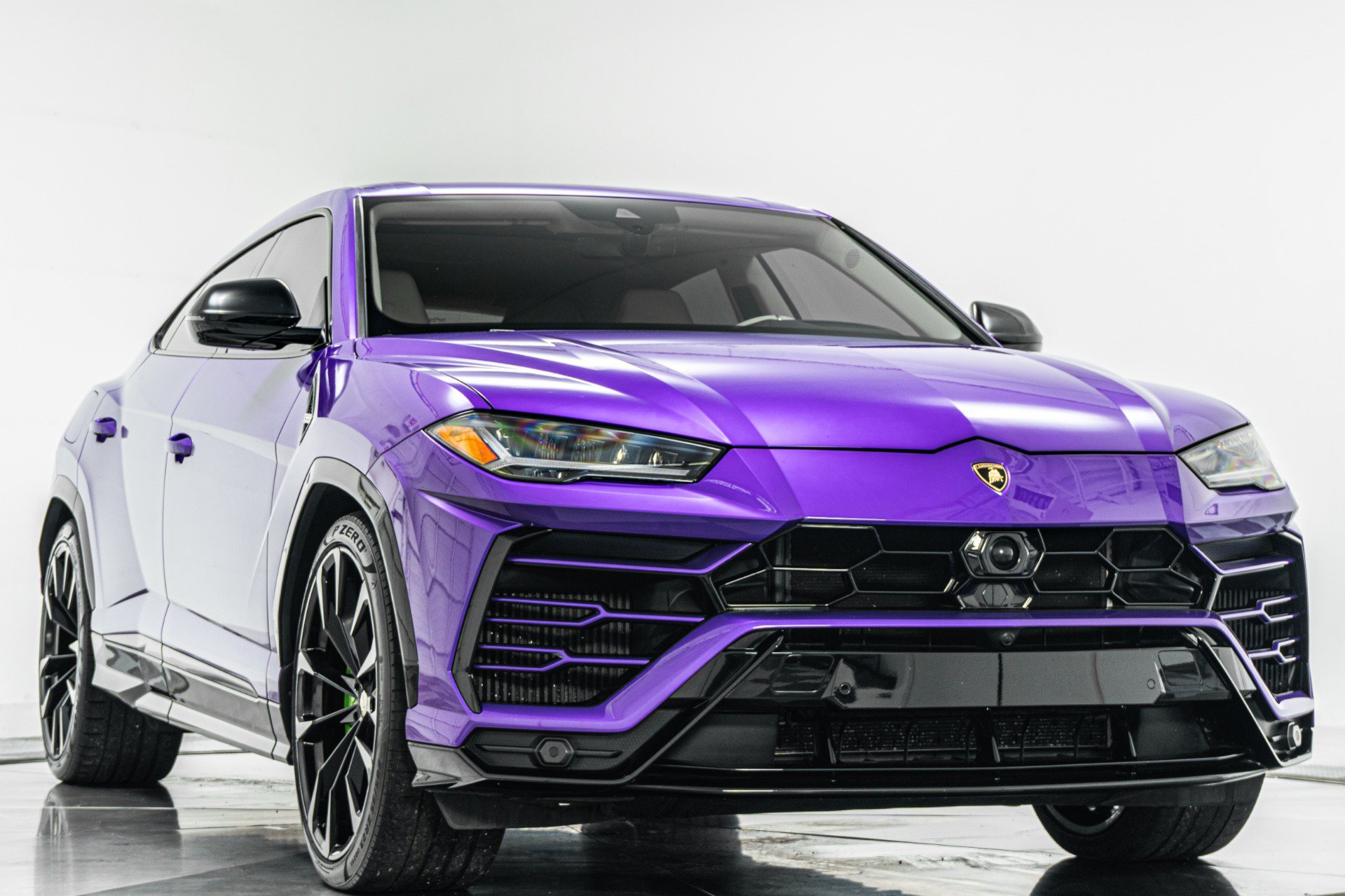 Used 2021 Lamborghini Urus AWD/4WD image 3