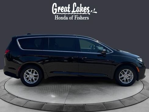 Used 2025 Chrysler Pacifica Select FWD image 6