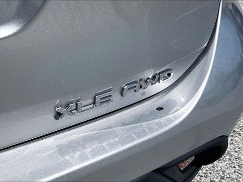 Used 2023 Toyota Highlander XLE AWD/4WD image 10