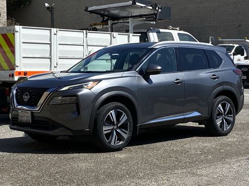 Used 2023 Nissan Rogue SL FWD image 2