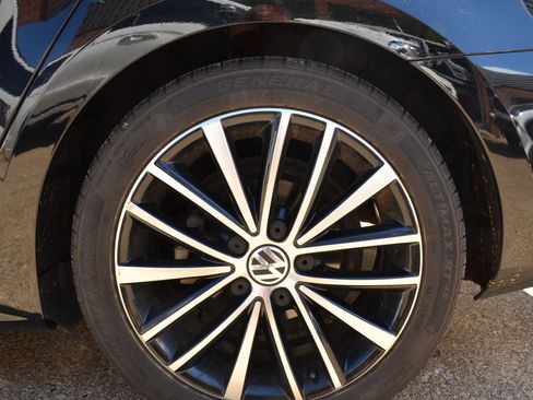 Used 2016 Volkswagen Jetta Sport w/ Lighting Package FWD image 16