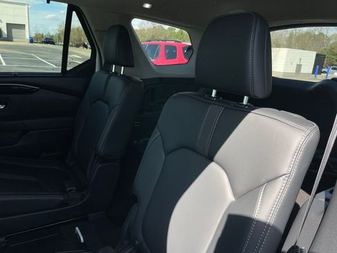 Certified 2025 Honda Pilot EX-L image 40