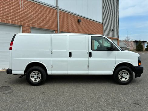 Used 2019 Chevrolet Express 2500 w/ Driver Convenience Package RWD image 7