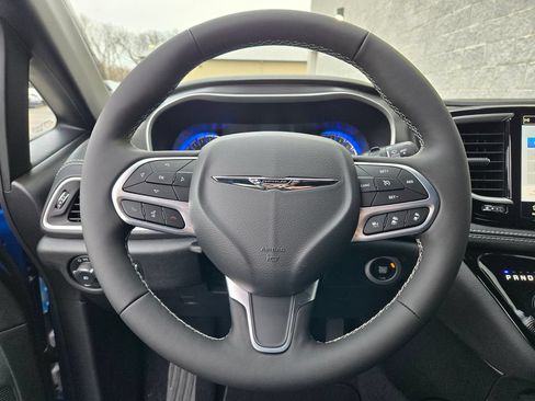 New 2026 Chrysler Pacifica Select AWD/4WD image 17