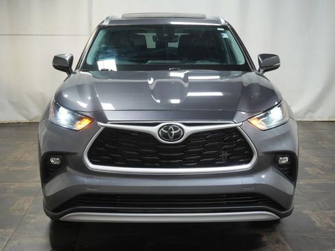 Used 2021 Toyota Highlander XLE AWD/4WD image 10