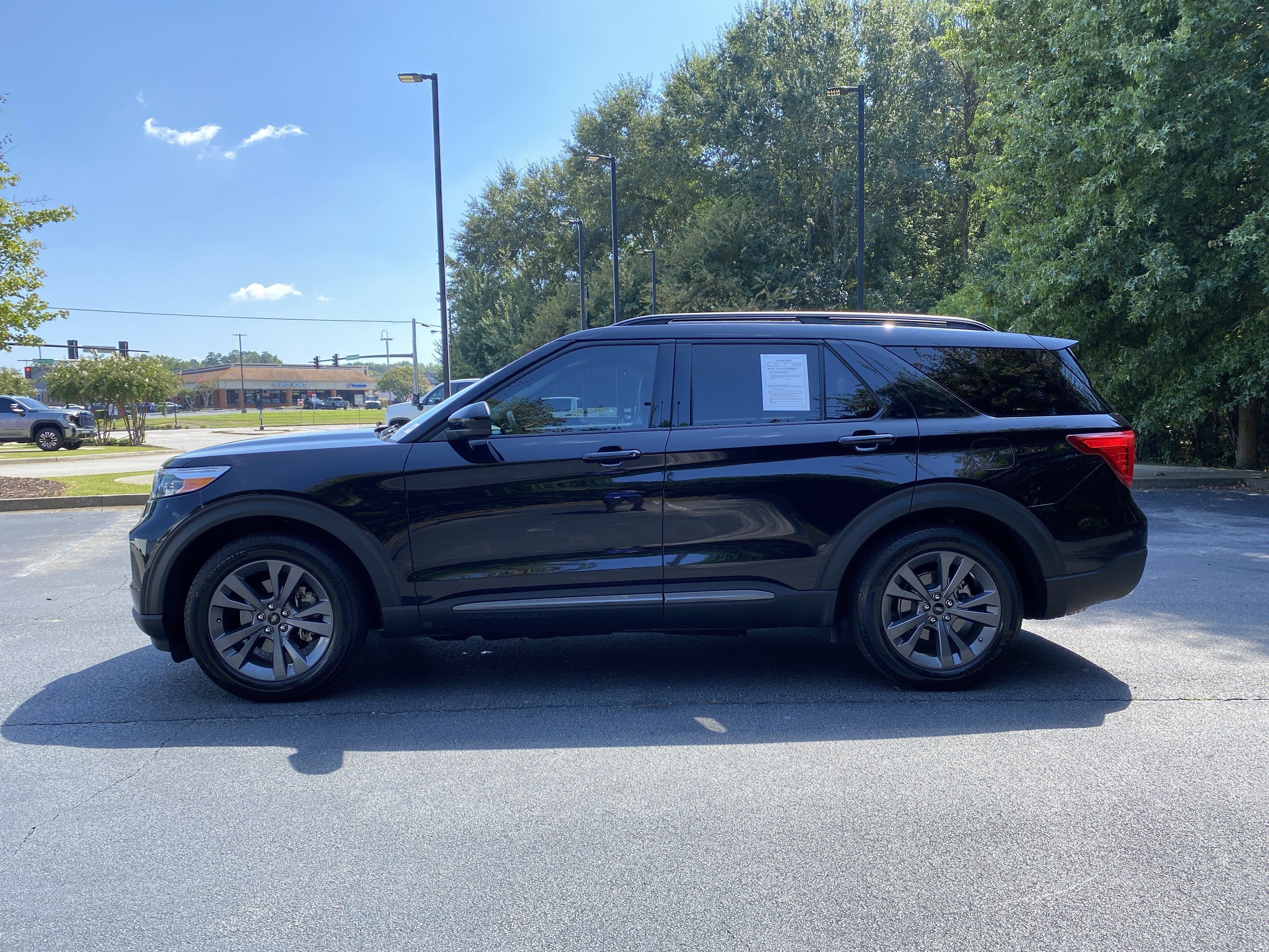 Used 2023 Ford Explorer XLT w/ Equipment Group 202A RWD image 6