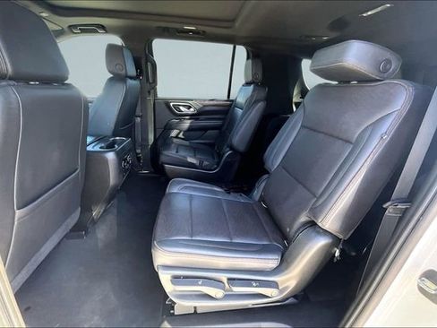 Used 2021 Chevrolet Suburban High Country AWD/4WD image 25