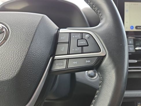 Used 2023 Toyota Highlander LE AWD/4WD image 29