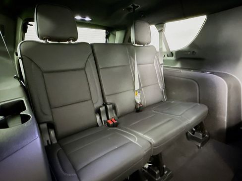 Used 2025 GMC Yukon XL Denali AWD/4WD image 28