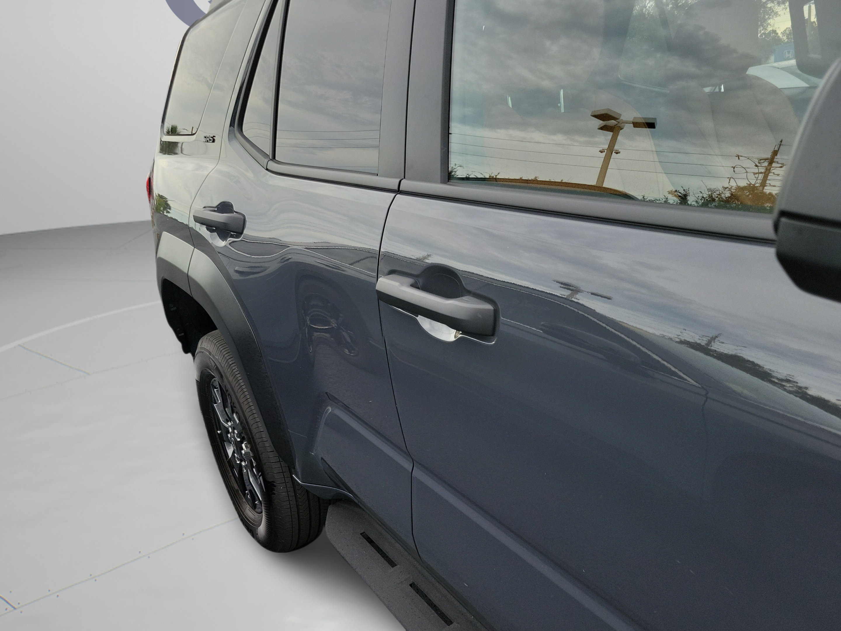 Used 2025 Toyota 4Runner SR5 AWD/4WD image 13