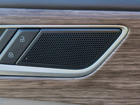 Used 2025 Volkswagen Atlas SEL image 24