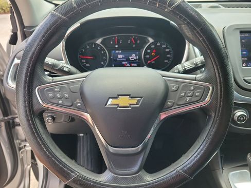 Used 2021 Chevrolet Equinox LT FWD image 18