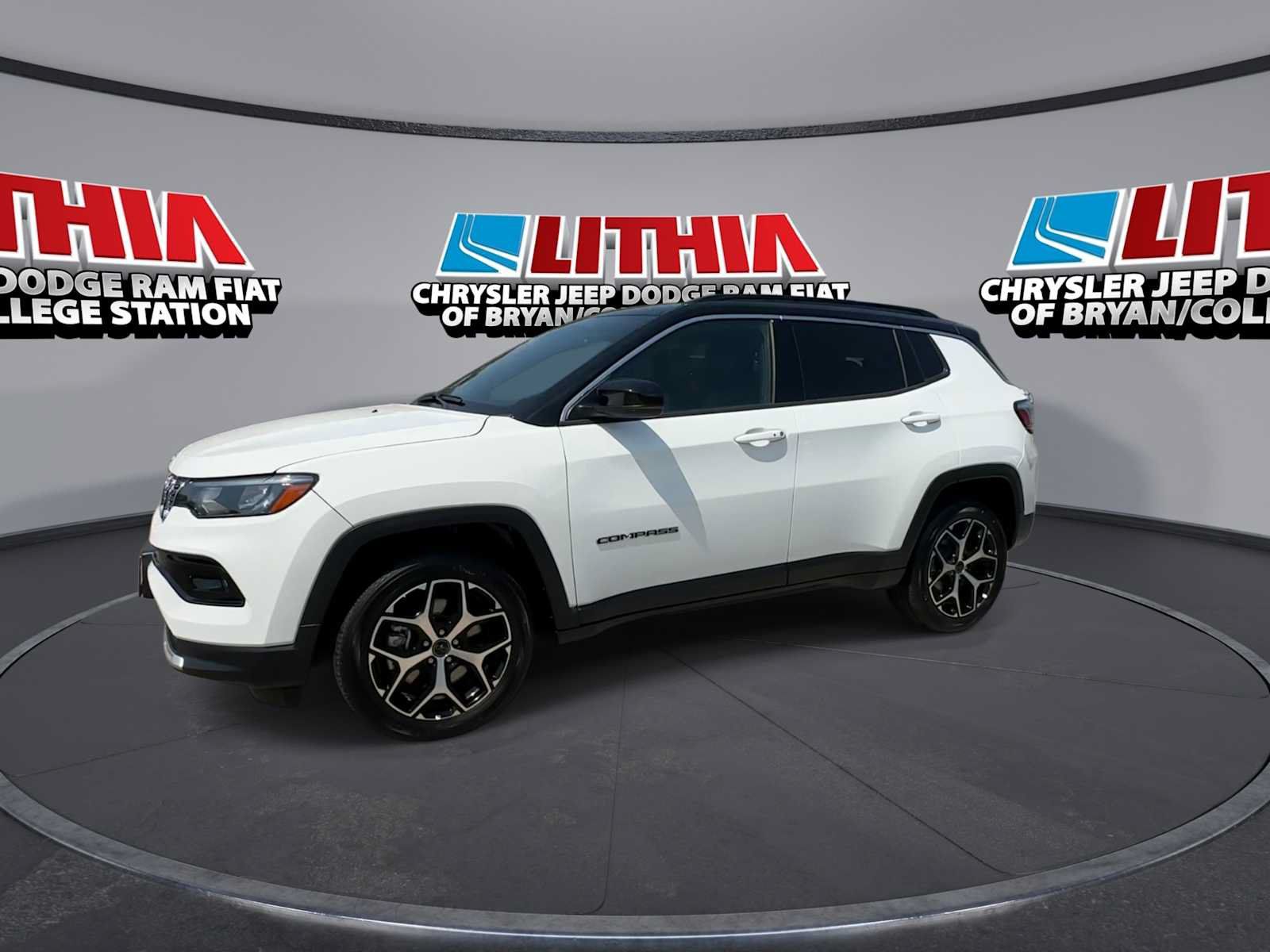 Used 2026 Jeep Compass Limited AWD/4WD image 4