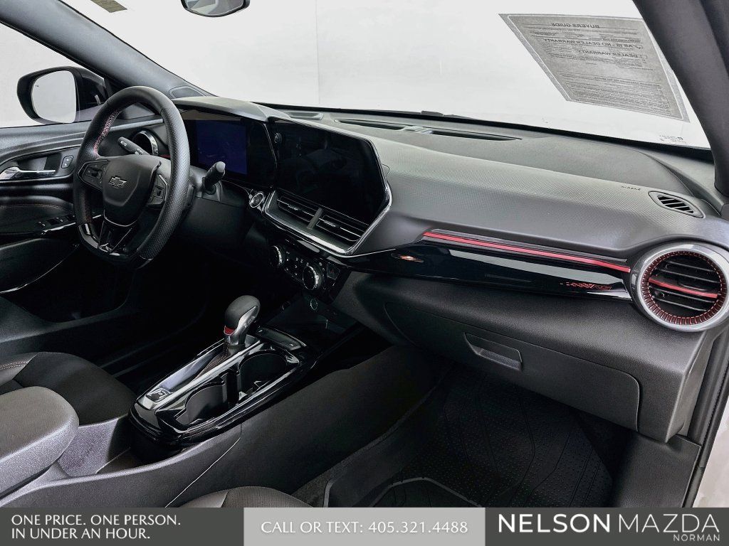 Used 2026 Chevrolet Trax RS w/ Sunroof Package FWD image 29