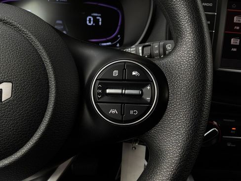 Used 2025 Kia Soul LX w/ LX Technology Package FWD image 32