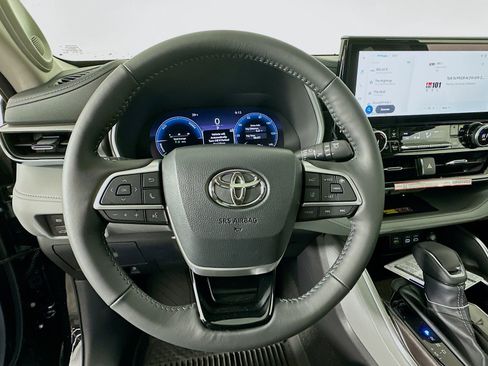 New 2026 Toyota Highlander Limited image 11