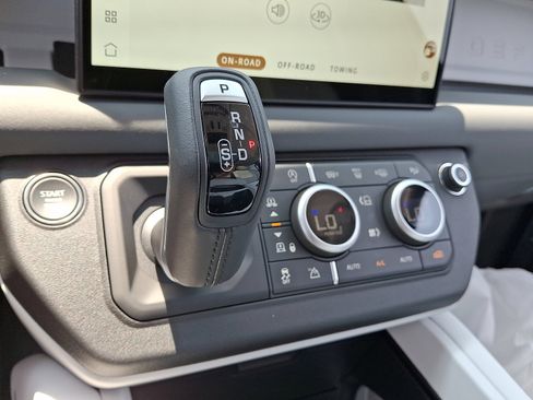 Used 2025 Land Rover Defender 110 S image 11