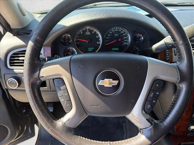 Used 2014 Chevrolet Suburban LTZ RWD image 12