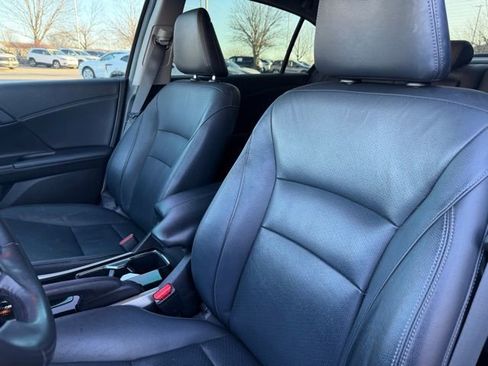Used 2016 Honda Accord Touring image 17