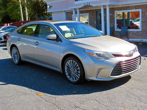 Used 2016 Toyota Avalon Limited image 5