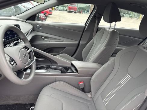 Used 2023 Hyundai Elantra SEL FWD image 9