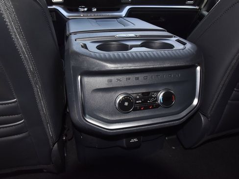 Certified 2025 Ford Expedition Platinum image 19