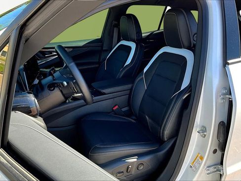 New 2024 Chevrolet Blazer EV LT image 9