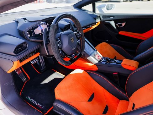 Used 2023 Lamborghini Huracan EVO image 4