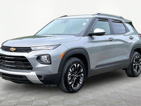 Used 2023 Chevrolet TrailBlazer LT FWD image 3