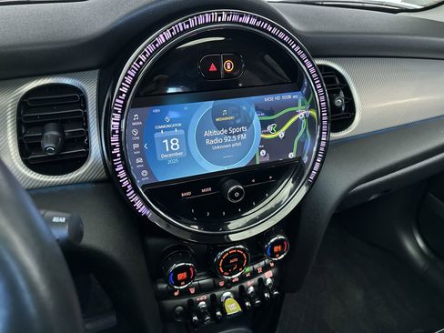 Certified 2024 MINI Cooper SE image 18