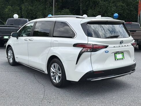Used 2021 Toyota Sienna Limited FWD image 6