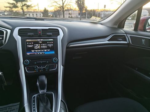 Used 2016 Ford Fusion SE image 18