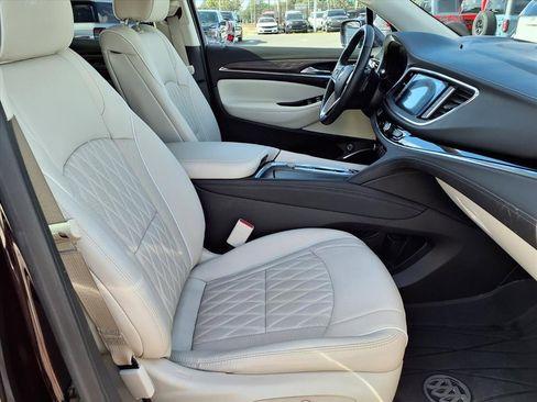 Used 2023 Buick Enclave Avenir image 13