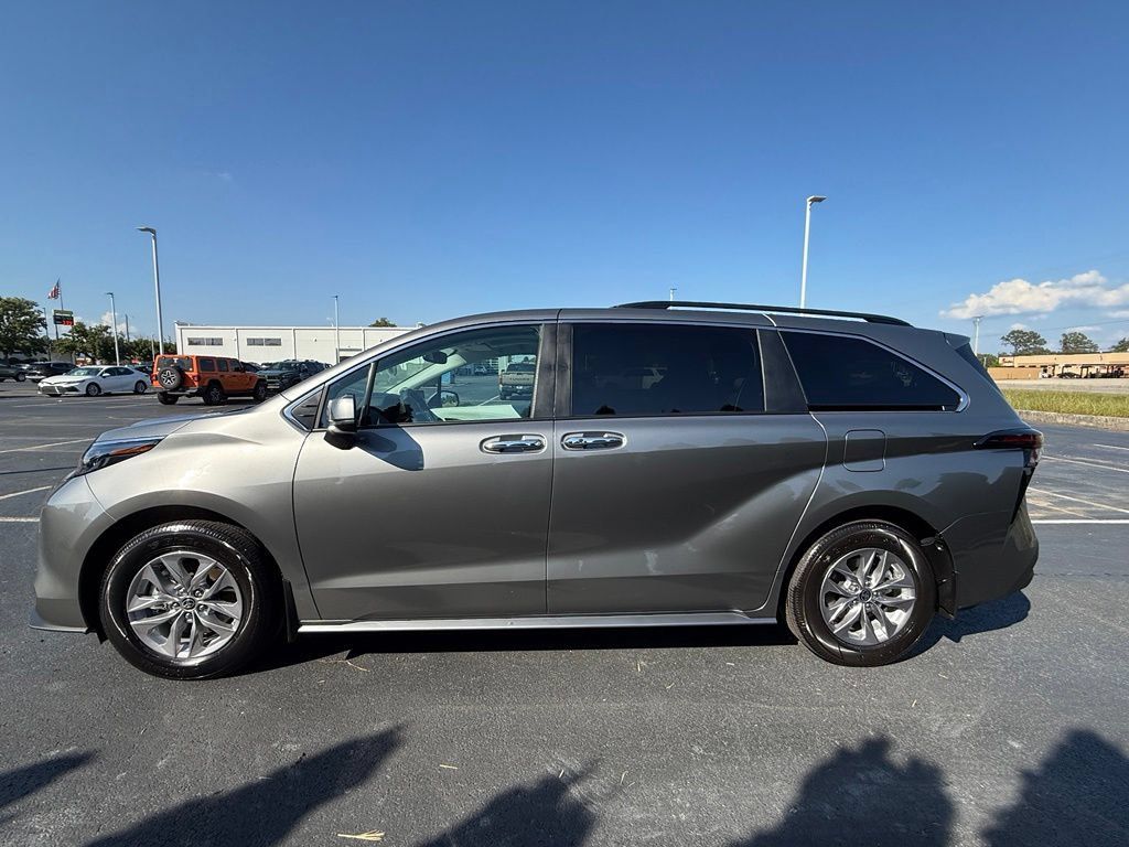 Certified 2026 Toyota Sienna XLE AWD/4WD image 5