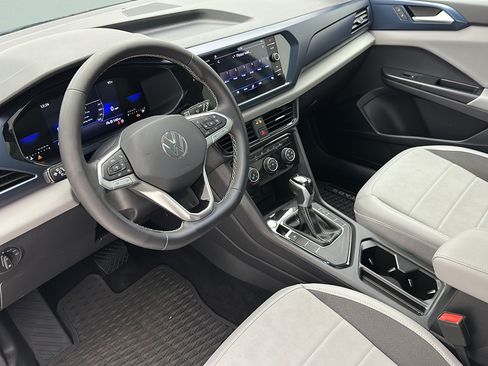 Used 2023 Volkswagen Taos SE w/ Panoramic Sunroof Package FWD image 12